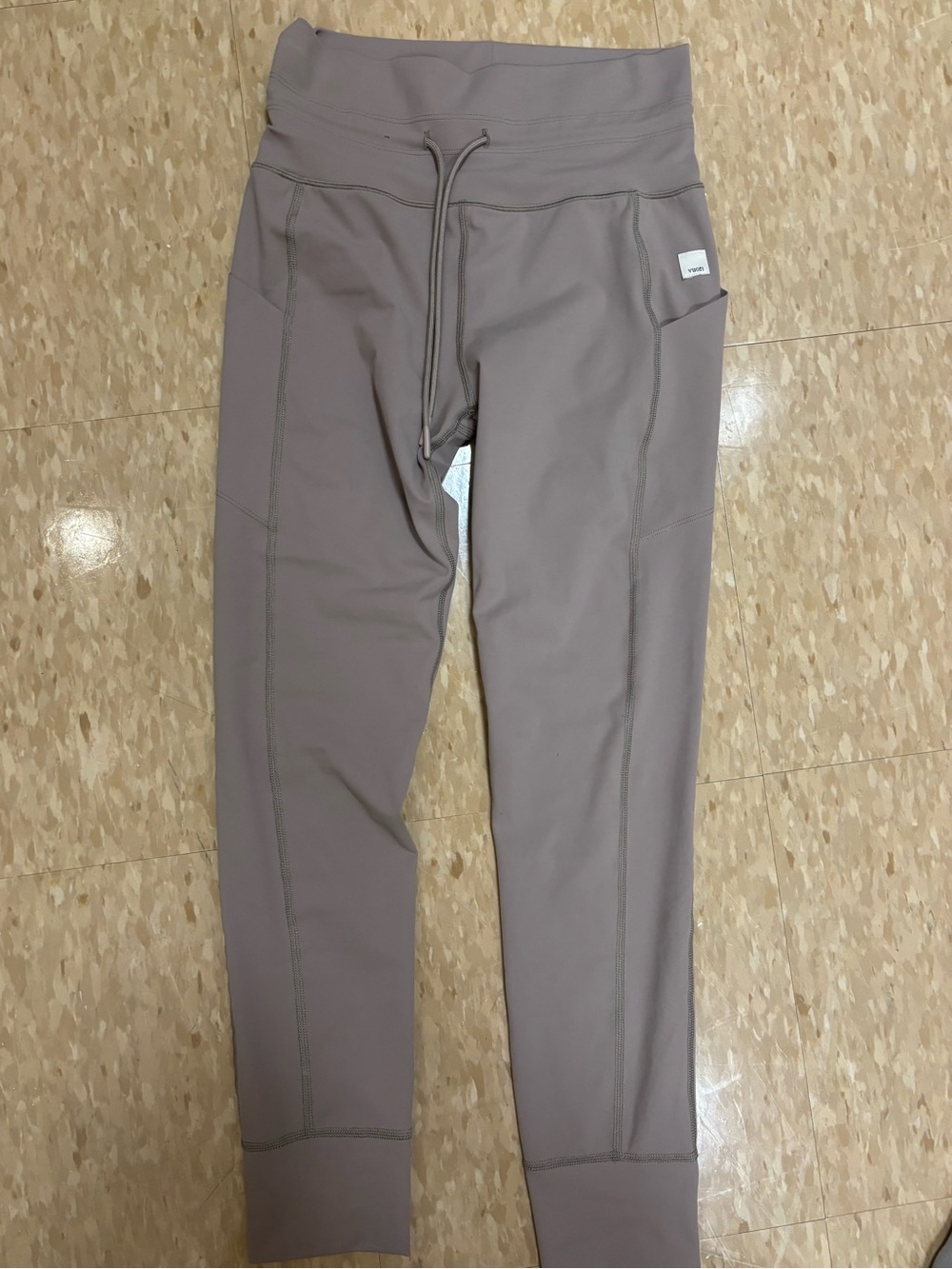 Vuori High-Waist Performance Leggings in Mauve Taupe